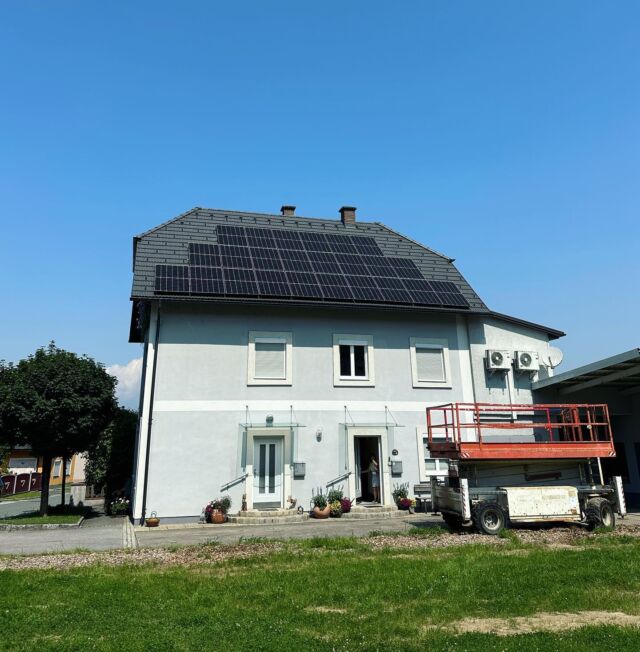 10 kWp Anlage Satteldach 🔋

#photovoltaik #solar #module #sonnenstrom #erneuerbareenergie #nachhaltigkeit #steiermark #österreich #solarenergypanels #grüneenergie #greenenergy #satteldach #strom #sonnenenergie
