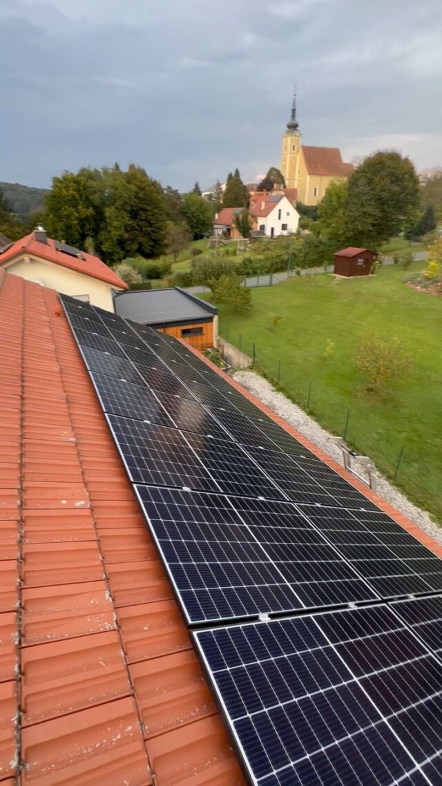 9,85kWp Montage an einem Tag gemeistert ⚒️#photovoltaik #solar #energiewende #erneuerbareenergie #solarenergie #nachhaltigkeit #sonnenenergie #energie #pv #strom #erneuerbareenergien #solarenergy #sonne #photovoltaic #pvanlage #solarpower #solaranlage #klimaschutz #solarpanels #greenenergy #renewableenergy #gr #energy #kostrom #heizung #hausbau #sonnenstrom #t #pelletheizung #umwelt